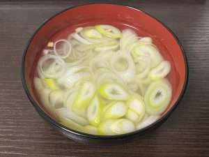 ネギ入り鶏ガラスープ